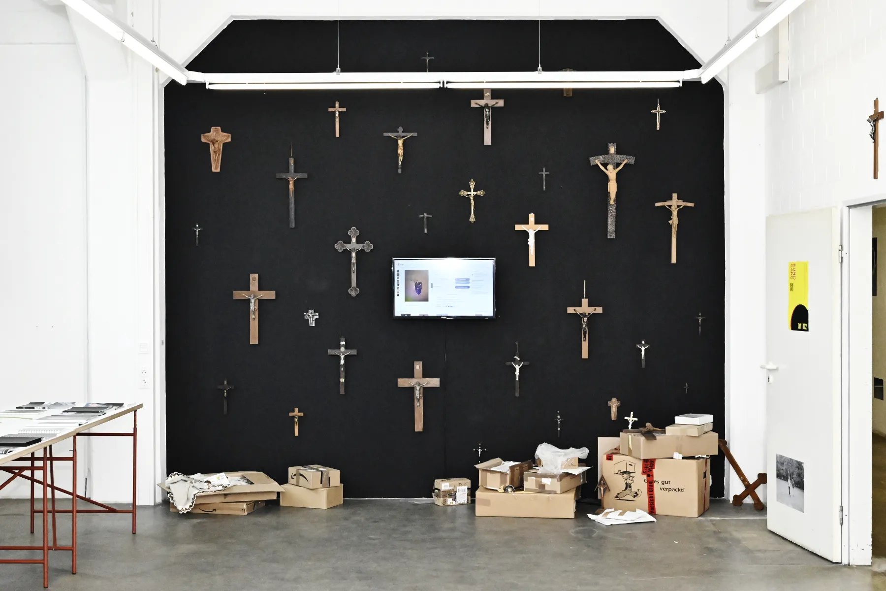 Kruzifix / Ergebnis / „Produkttyp: Jesus“ (Ausstellung)